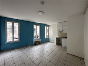 appartement à la location -   77300  FONTAINEBLEAU, surface 21 m2 location appartement - APR719123